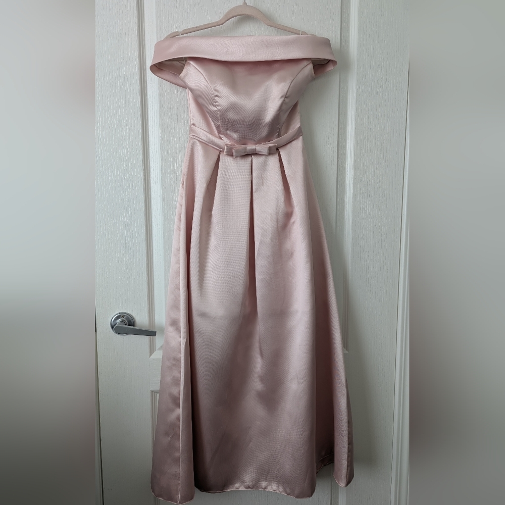 Elegant Off-Shoulder Pink Gown